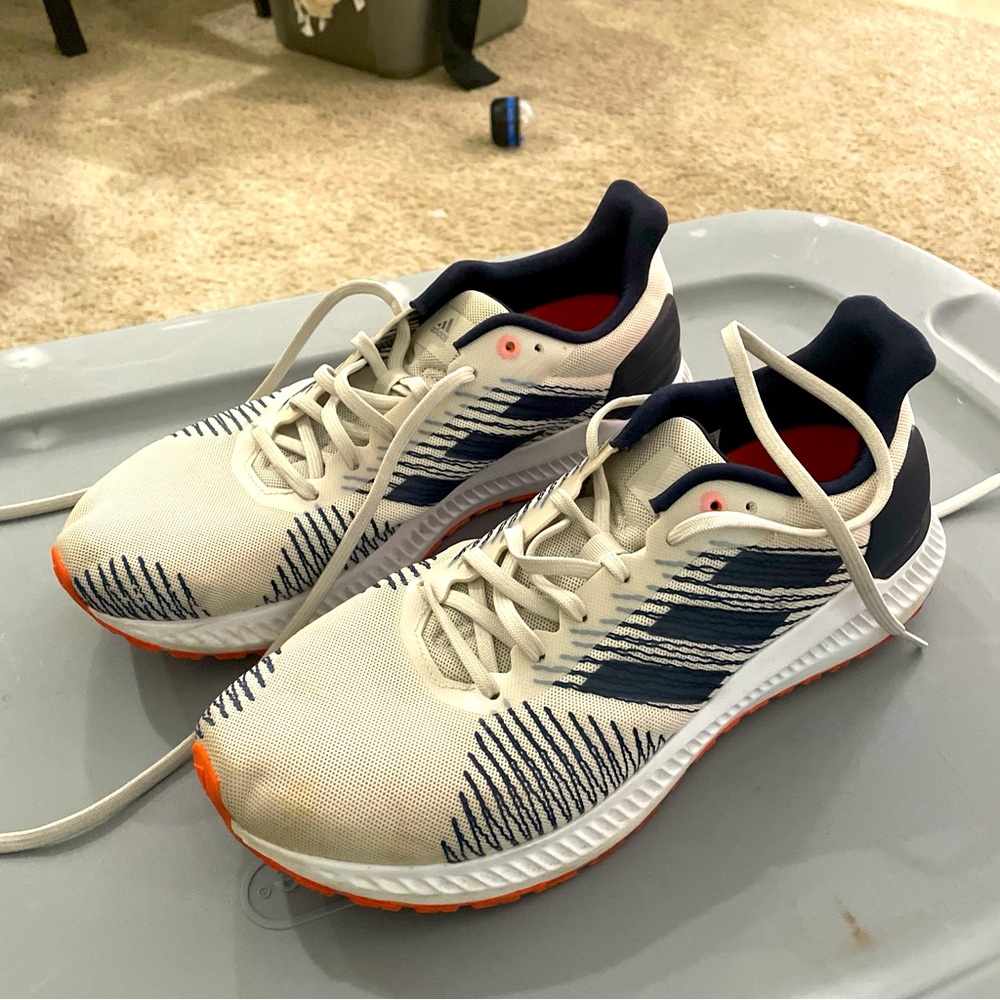 Adidas bounce shoes size 9